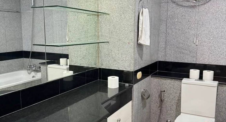 For sale 3 bedrooms condo in Pathum Wan, Bangkok