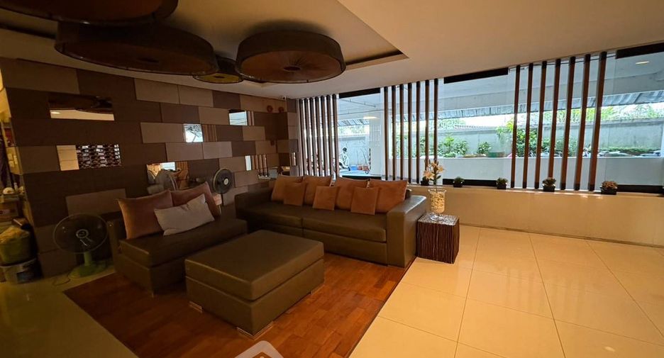 For sale 2 ベッドルーム condo in Dusit, Bangkok