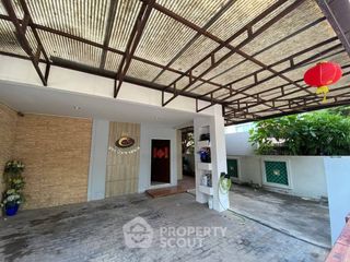 For sale 4 bedrooms townhouse in Yan Nawa, Bangkok