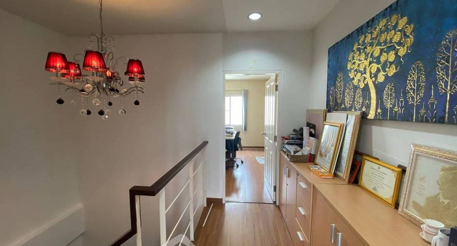 For sale 4 bedrooms townhouse in Yan Nawa, Bangkok