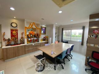 For sale 4 bedrooms townhouse in Yan Nawa, Bangkok