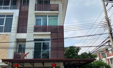 For sale 4 bedrooms townhouse in Yan Nawa, Bangkok