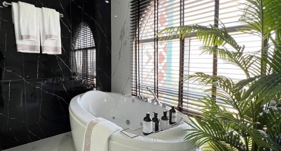 For sale 4 bedrooms condo in South Pattaya, Pattaya