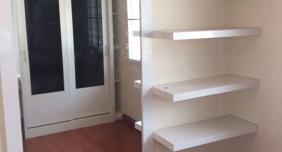 For sale 3 bedrooms house in Lat Krabang, Bangkok