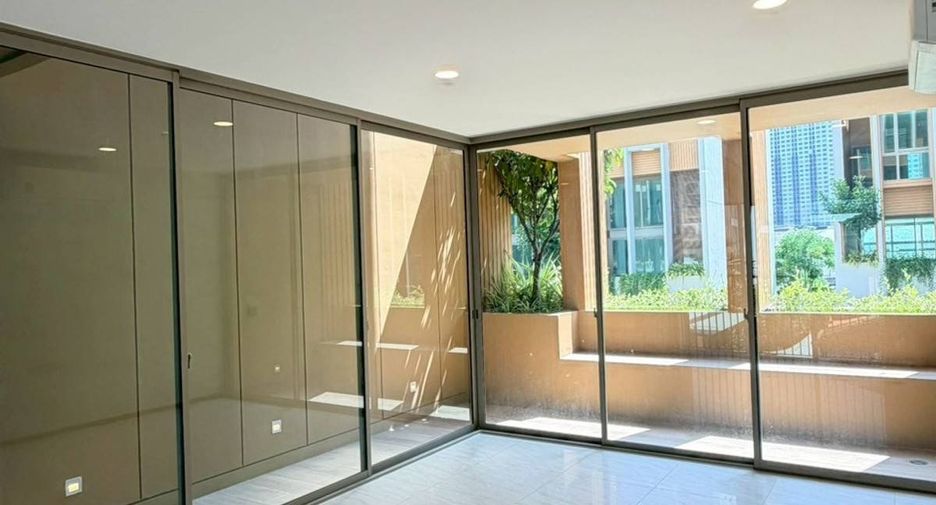 For sale 3 bedrooms townhouse in Bang Phlat, Bangkok