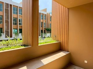 For sale 3 bedrooms townhouse in Bang Phlat, Bangkok