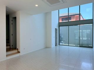 For sale 3 bedrooms townhouse in Bang Phlat, Bangkok