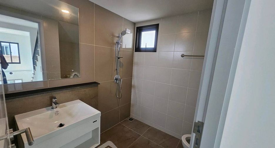 For sale 4 bedrooms house in Min Buri, Bangkok