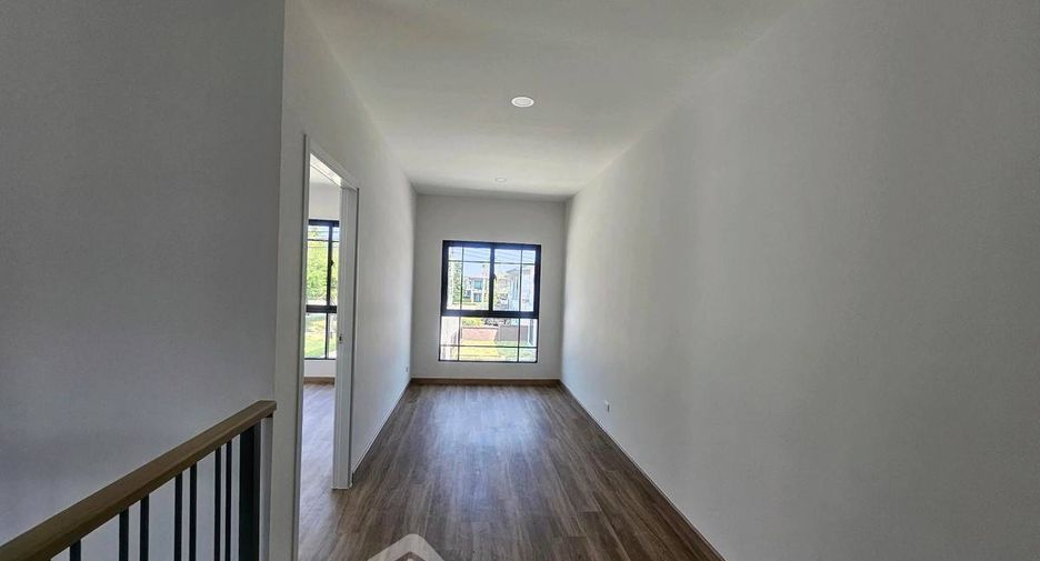 For sale 4 bedrooms house in Min Buri, Bangkok