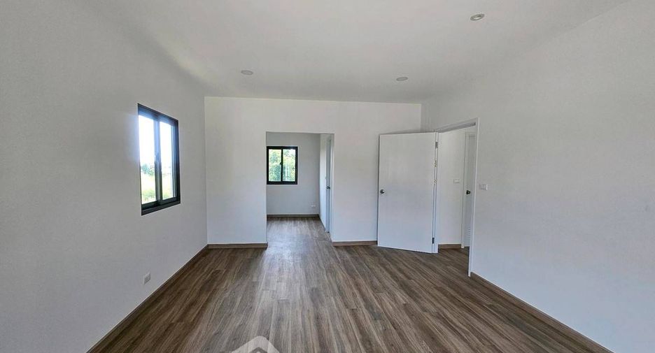 For sale 4 bedrooms house in Min Buri, Bangkok