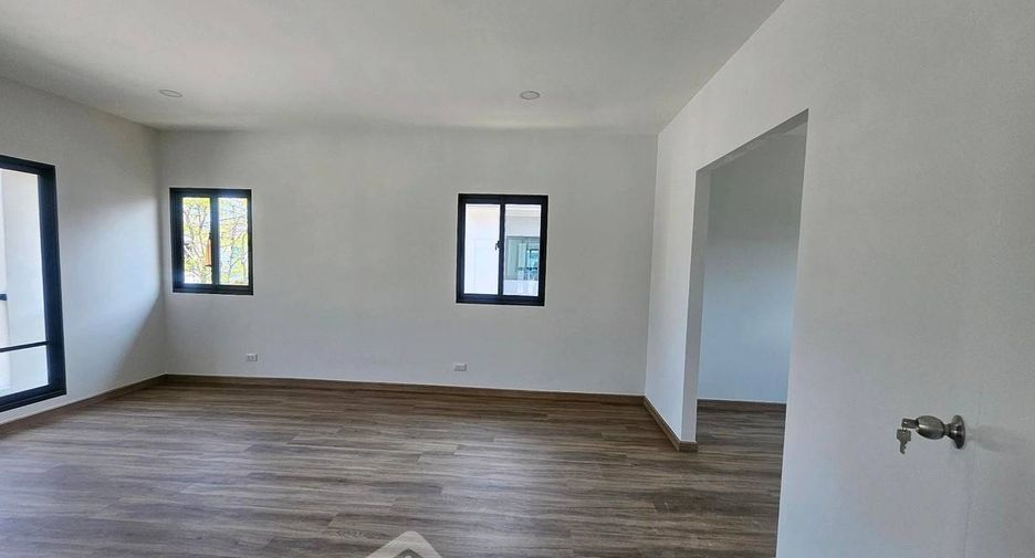 For sale 4 bedrooms house in Min Buri, Bangkok