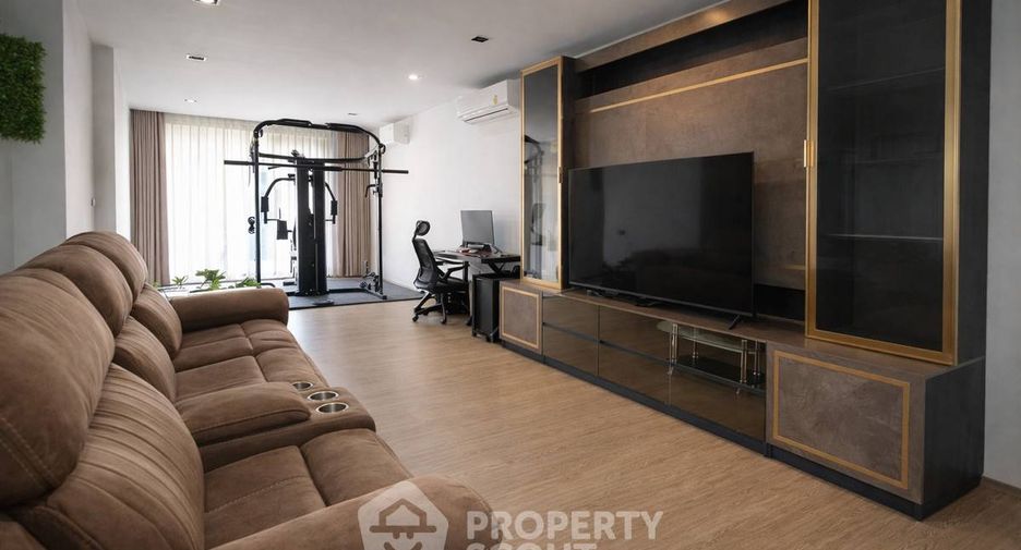 For sale 3 ベッドルーム townhouse in Wang Thonglang, Bangkok