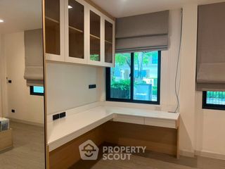 For sale 6 bedrooms house in Lat Krabang, Bangkok