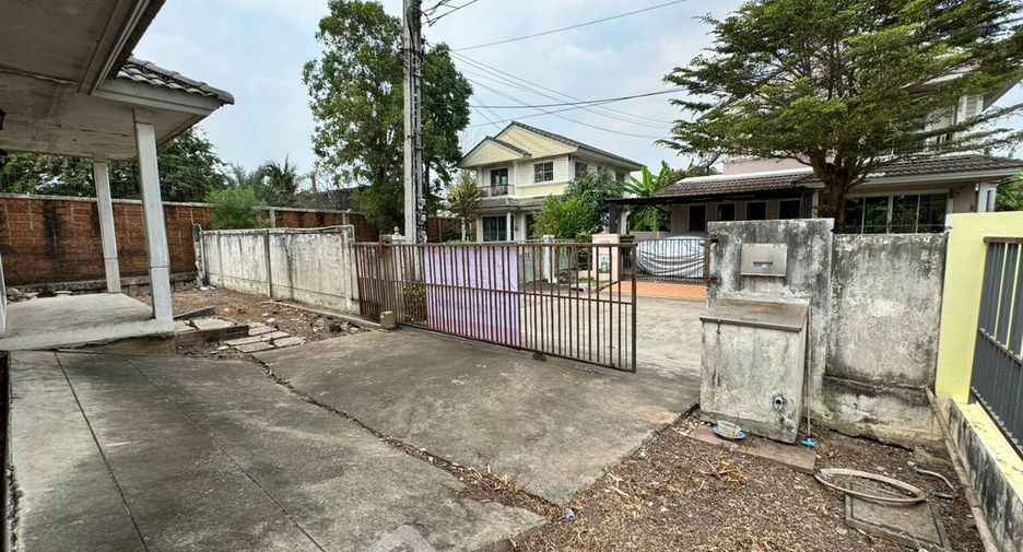 For sale 3 bedrooms house in Bang Khun Thian, Bangkok
