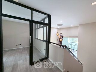 Продажа 4 спальни таунхаус в Банг Кхен, Бангкок