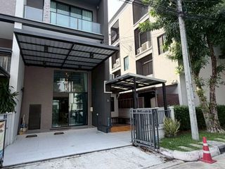 Продажа 4 спальни таунхаус в Банг Кхен, Бангкок