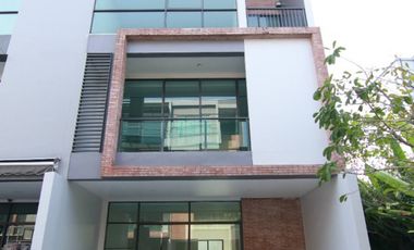 Reihenhaus zum Kauf mit 4 Zimmer in Bang Kho Laem, Bangkok