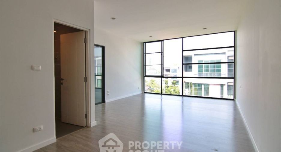 Reihenhaus zum Kauf mit 4 Zimmer in Bang Kho Laem, Bangkok