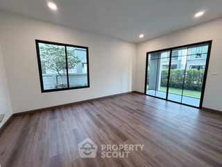 Casa en venta de 4 habitaciones en Lat Krabang, Bangkok