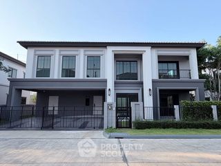 Casa en venta de 4 habitaciones en Lat Krabang, Bangkok