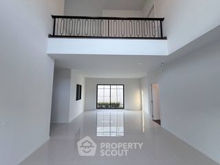 Casa en venta de 4 habitaciones en Lat Krabang, Bangkok