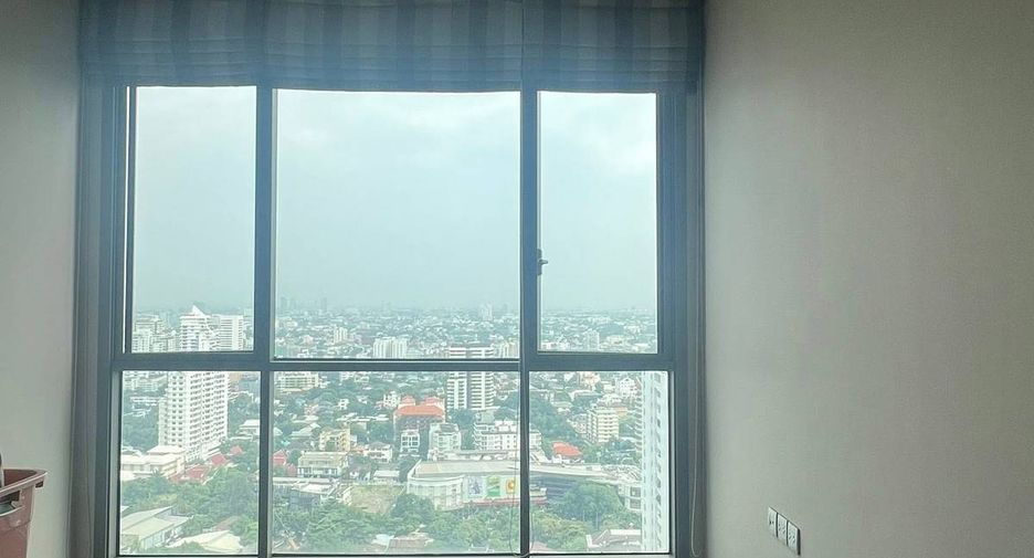 For sale 3 bedrooms condo in Watthana, Bangkok