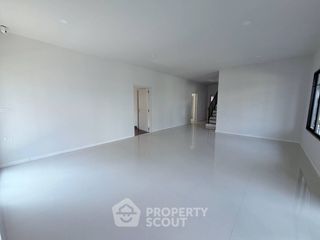 Casa en venta de 4 habitaciones en Lat Krabang, Bangkok