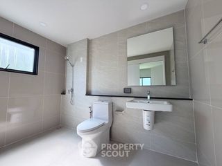 Casa en venta de 4 habitaciones en Lat Krabang, Bangkok