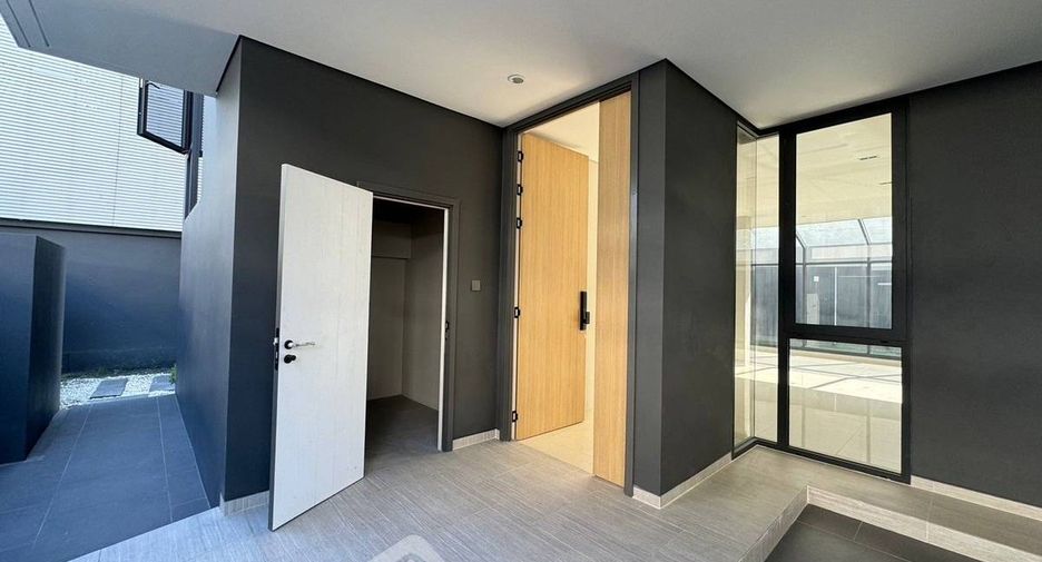 For sale 4 bedrooms house in Prawet, Bangkok