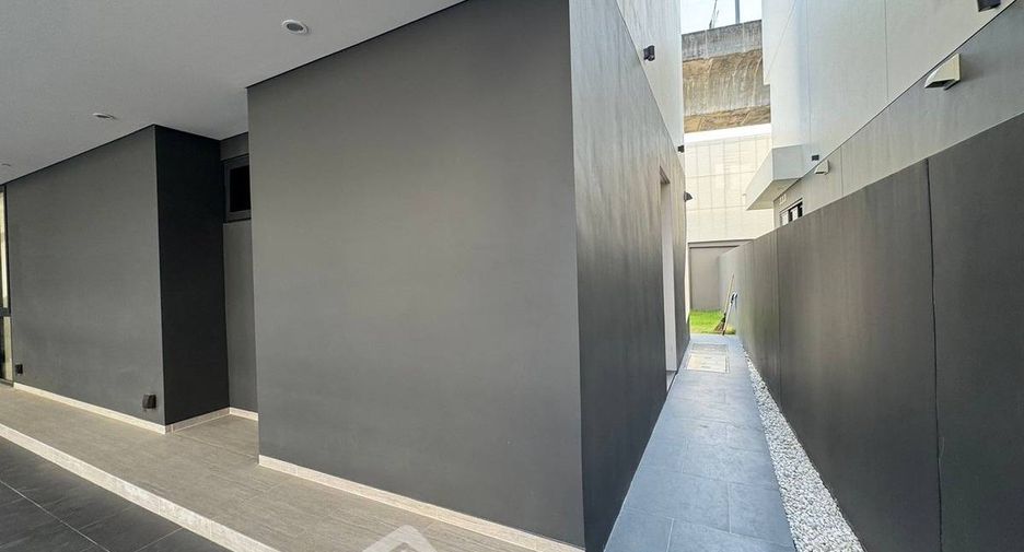For sale 4 bedrooms house in Prawet, Bangkok