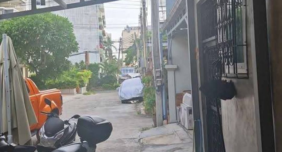 For sale 6 bedrooms townhouse in Pratumnak, Pattaya