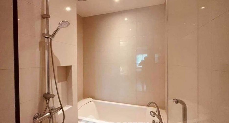 For sale 1 bed condo in Khlong Toei, Bangkok