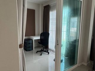 For sale 4 bedrooms townhouse in Khan Na Yao, Bangkok