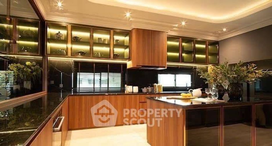 For sale 5 bedrooms house in Taling Chan, Bangkok