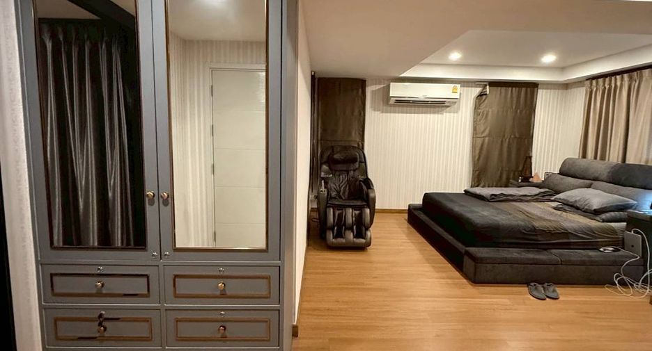 For sale 4 bedrooms house in Suan Luang, Bangkok