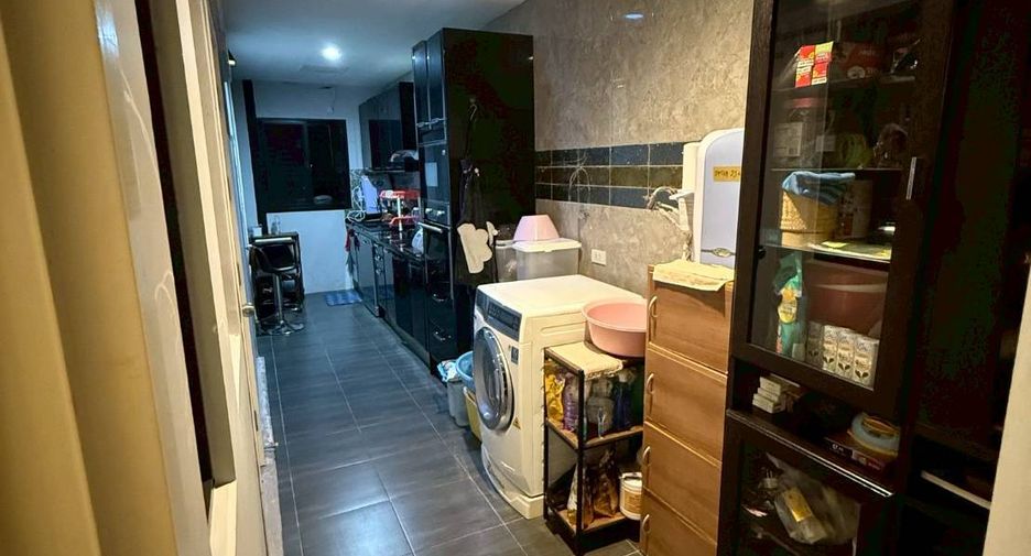 For sale 4 bedrooms house in Suan Luang, Bangkok