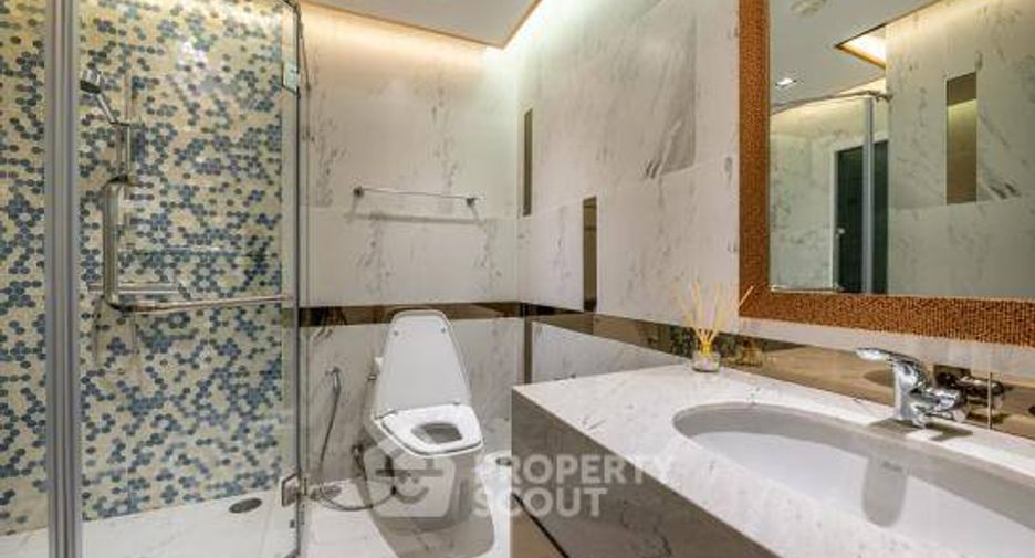 For sale 2 bedrooms condo in Huai Khwang, Bangkok