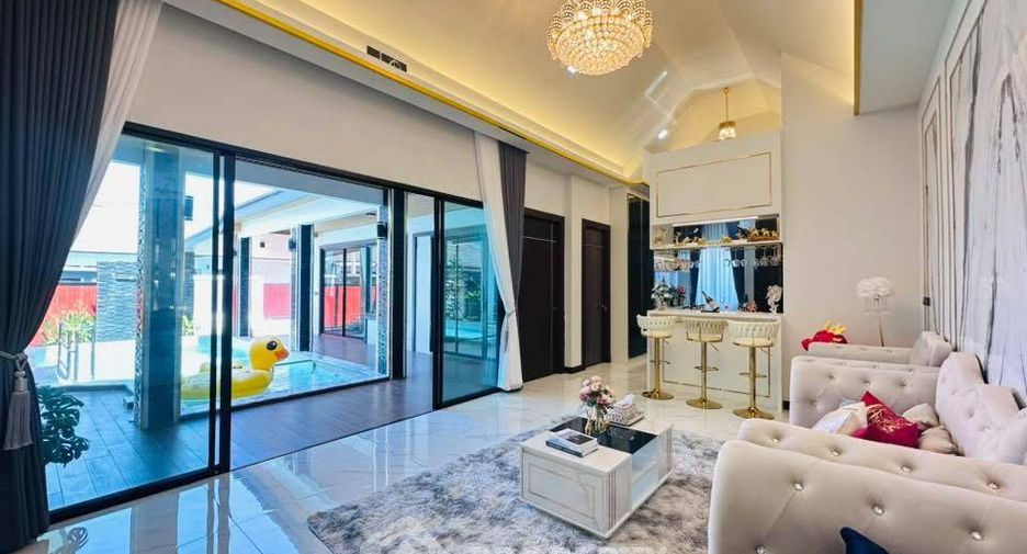 For sale 3 bedrooms villa in Bang Lamung, Chonburi