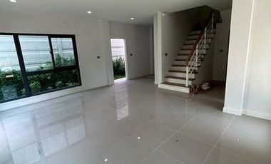 For sale 4 bedrooms townhouse in Thung Khru, Bangkok