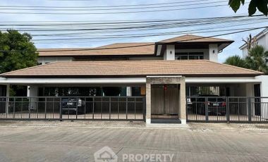 Haus zum Kauf mit 5 Zimmer in Bang Kapi, Bangkok