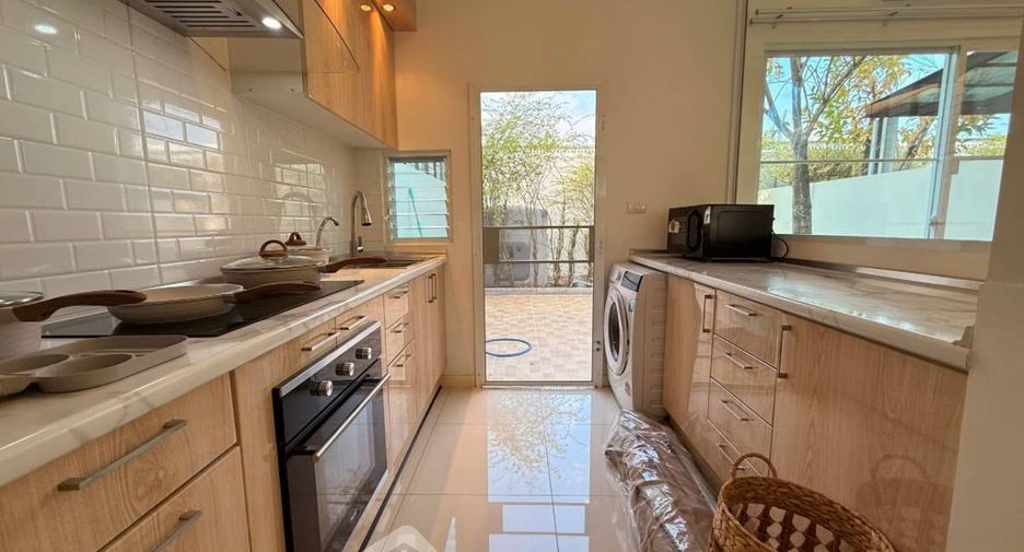 For sale 3 bedrooms townhouse in Prawet, Bangkok