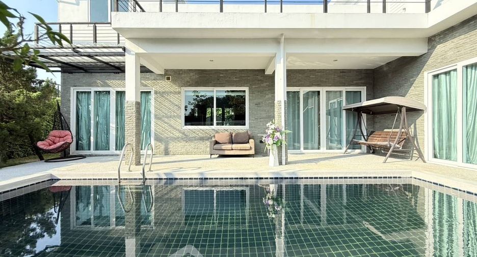 For sale 4 bedrooms villa in Sattahip, Chonburi