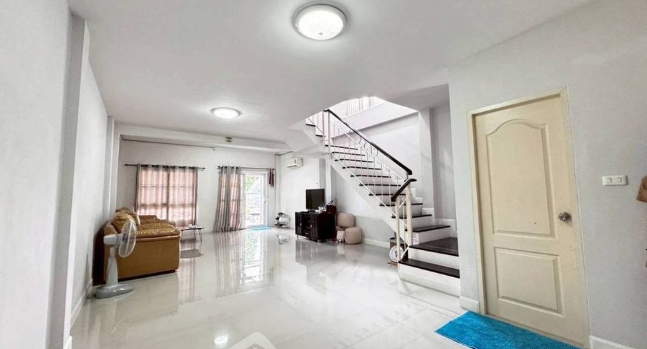 For sale 3 bedrooms condo in Khan Na Yao, Bangkok