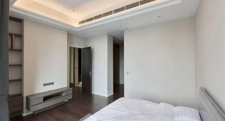 For sale 3 bedrooms condo in Khlong Toei, Bangkok
