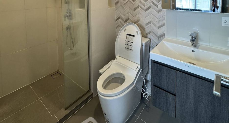 For sale 1 bed condo in Khlong Toei, Bangkok