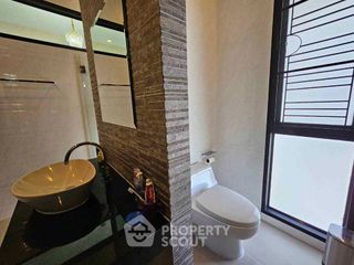 À vendre 3 chambres maison de ville à Mueang Chon Buri, Chonburi