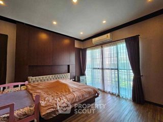 À vendre 3 chambres maison de ville à Mueang Chon Buri, Chonburi