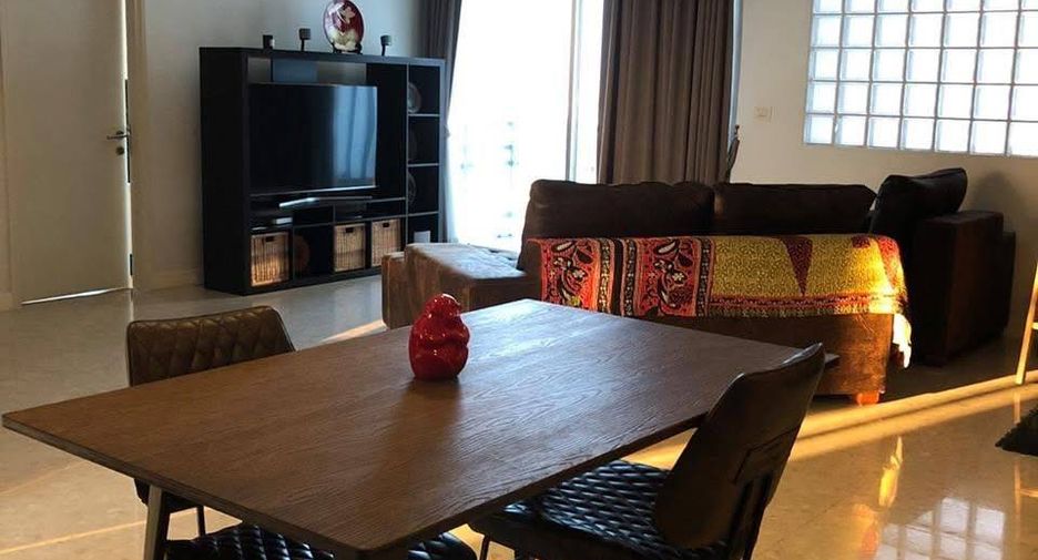 For sale 3 bedrooms condo in Khlong Toei, Bangkok