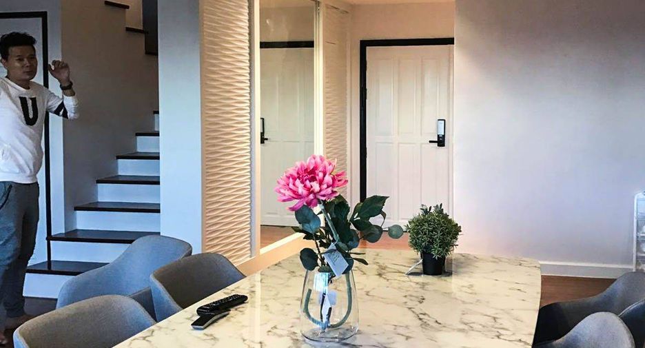 For sale 5 bedrooms condo in Watthana, Bangkok