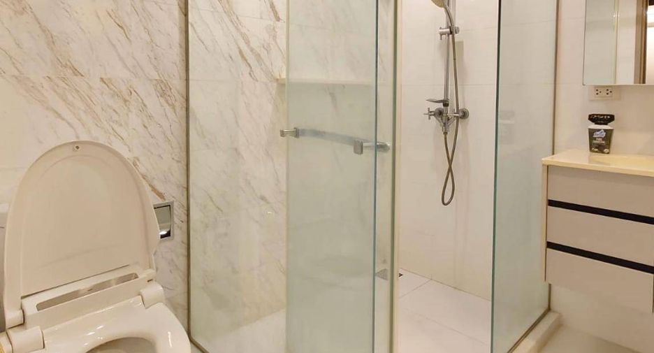 For rent and for sale 1 bed condo in Watthana, Bangkok
